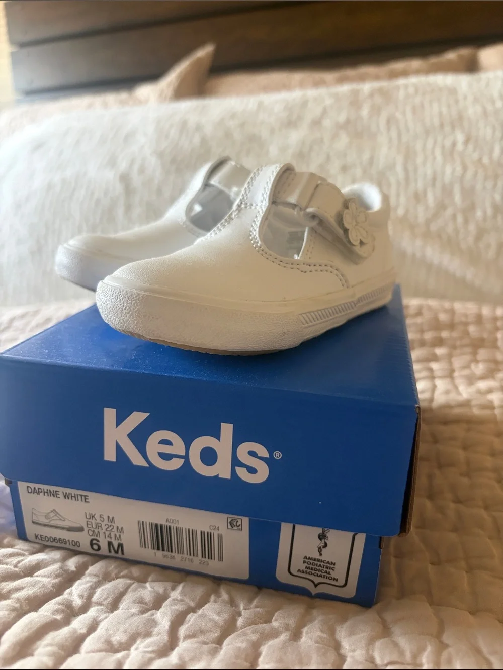 Keds White Mary Jane Shoes with Flower Accent, toddler 6M
